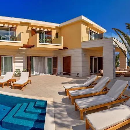 Crystalsea 1 & 2 Infinity Heatedpool Seaview Villa *