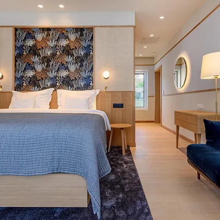 Crystalsea 1 & 2 Infinity Heatedpool Seaview Villa