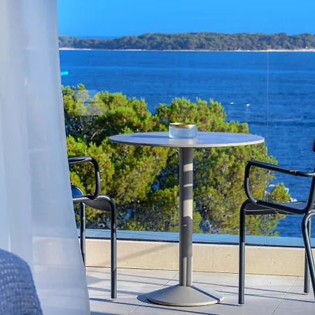 Crystalsea 1 & 2 Infinity Heatedpool Seaview *