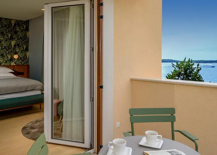 Crystalsea 1 & 2 Infinity Heatedpool Seaview Χβαρ