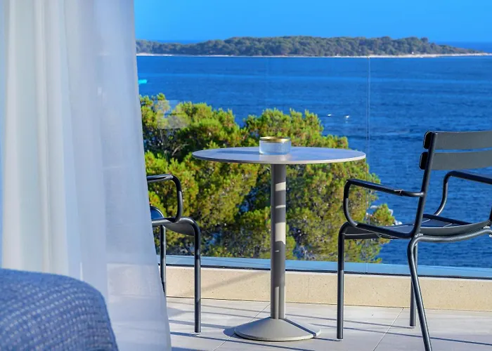 Crystalsea 1 & 2 Infinity Heatedpool Seaview *