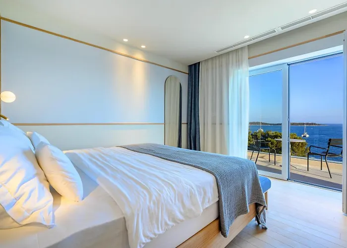 Crystalsea 1 & 2 Infinity Heatedpool Seaview