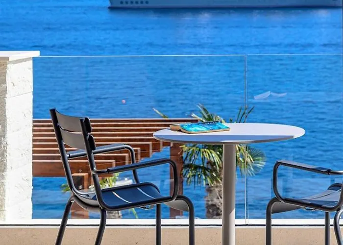 Crystalsea 1 & 2 Infinity Heatedpool Seaview *