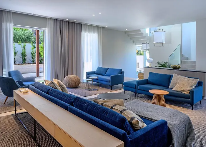 Crystalsea 1 & 2 Infinity Heatedpool Seaview *