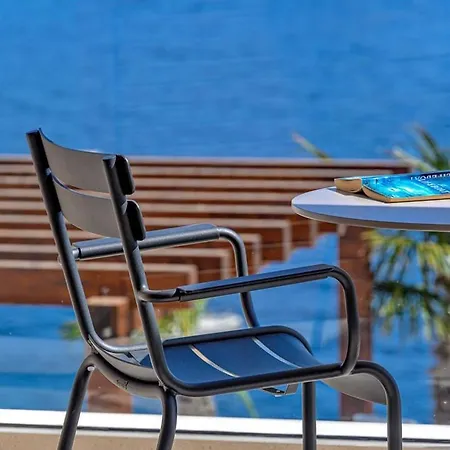 Crystalsea 1 & 2 Infinity Heatedpool Seaview *