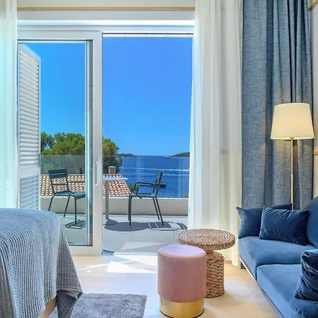 Crystalsea 1 & 2 Infinity Heatedpool Seaview