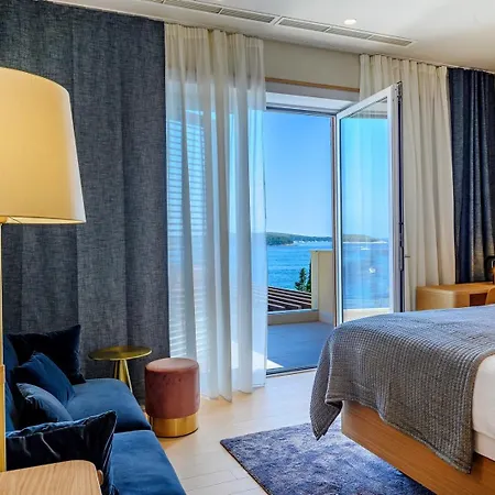 Crystalsea 1 & 2 Infinity Heatedpool Seaview Χβαρ