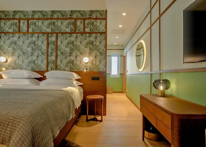 Crystalsea 1 & 2 Infinity Heatedpool Seaview Hvar Town