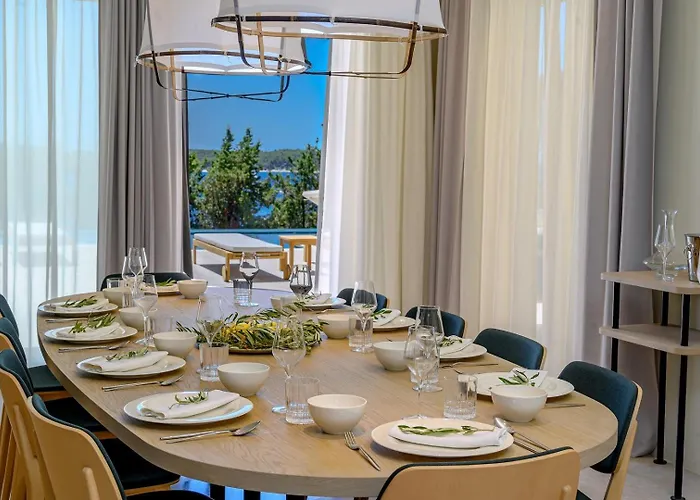 Crystalsea 1 & 2 Infinity Heatedpool Seaview *