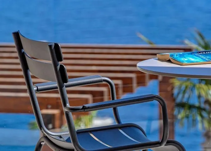 Crystalsea 1 & 2 Infinity Heatedpool Seaview *