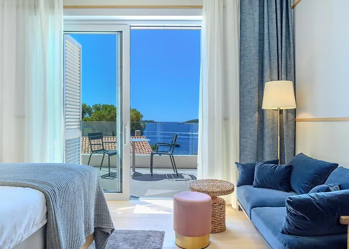 Crystalsea 1 & 2 Infinity Heatedpool Seaview