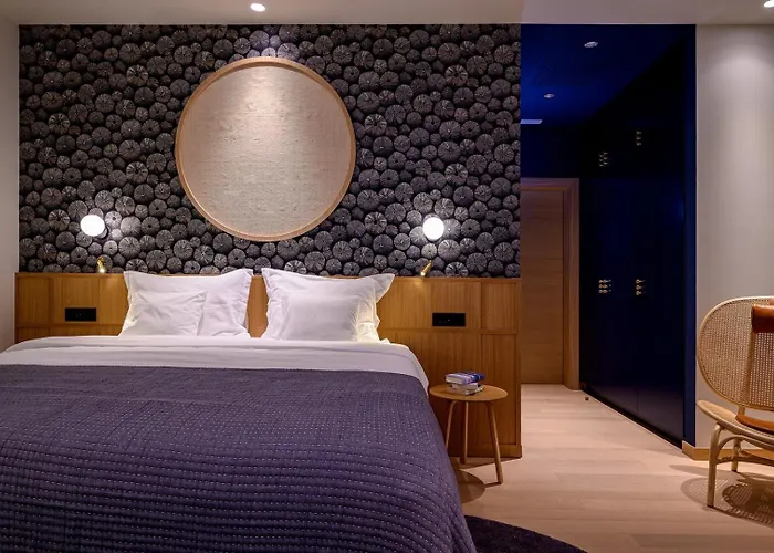 Crystalsea 1 & 2 Infinity Heatedpool Seaview