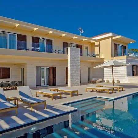 Vila Crystalsea 1 & 2 Infinity Heatedpool Seaview Hvar Town