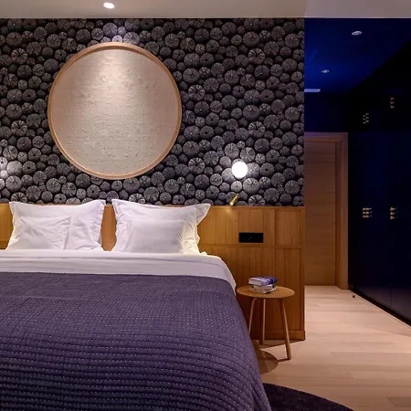 Crystalsea 1 & 2 Infinity Heatedpool Seaview