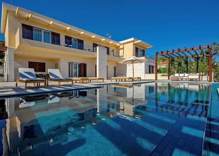 Villa Crystalsea 1 & 2 Infinity Heatedpool Seaview *